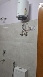 Image of 900 Sq.ft 2 BHK Builder Floor for rent in RWA Jitar Nagar Block C, Krishna Nagar, New Delhi for Rs. 30000