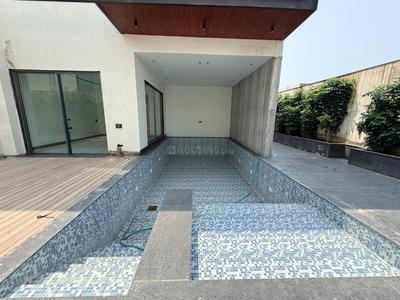Swimming Pool Image of 16200 Sq.ft 5 BHK Farm House for sale in Chhattarpur New Delhi for Rs. 350000000