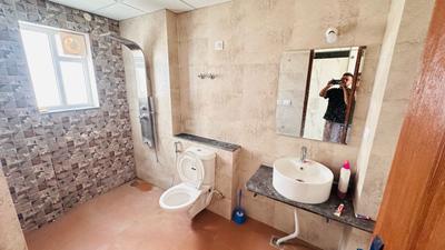 Bathroom Image of 1500 Sq.ft 3 BHK Apartment / Flat for rent in Sushma Chandigarh Grande, Gazipur Zirakpur for Rs. 30000