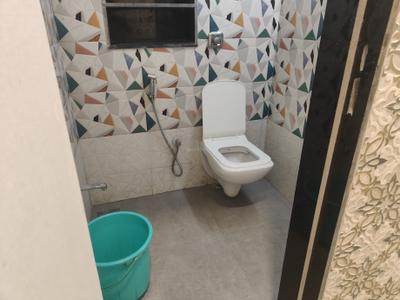 Bathroom Image of 550 Sq.ft 1 BHK Apartment / Flat for rent in Worli Mumbai for Rs. 75000