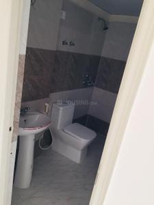 Bathroom Image of 1420 Sq.ft 3 BHK Apartment / Flat for sale in Amrapali Silicon City, Sector 76 Noida for Rs. 14500000
