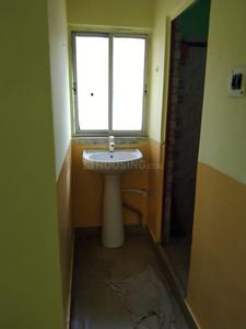Bathroom Image of 650 Sq.ft 1 BHK Builder Floor for rent in Keshtopur Kolkata for Rs. 9000