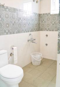 Bathroom Image of 1300 Sq.ft 3 BHK Apartment / Flat for rent in Abhyuday Abhuday Heights, Sherpura Bharuch for Rs. 19000