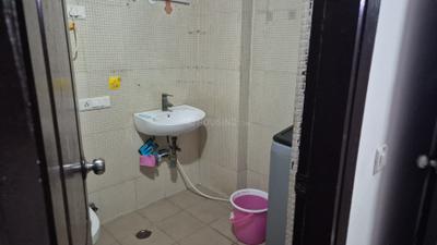 Bathroom Image of 500 Sq.ft 1 BHK Apartment / Flat for rent in Aditya Celebrity Homes, Sector 76 Noida for Rs. 26500