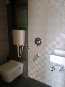 Common Bathroom Image of 550 Sq.ft 1 BHK Apartment / Flat for rent in Kalyan East Kalyan for Rs. 13000