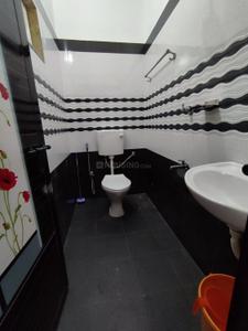 Bathroom Image of 750 Sq.ft 2 BHK Independent House for rent in Panangad Kochi for Rs. 25000