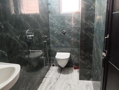 Bathroom Image of 1400 Sq.ft 3 BHK Apartment / Flat for rent in Metro Apartment, Tangra Kolkata for Rs. 31000