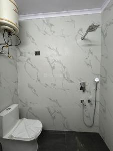 Bathroom Image of 900 Sq.ft 2 BHK Builder Floor for rent in Lajpat Nagar New Delhi for Rs. 41000