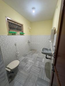 Bathroom Image of 800 Sq.ft 2 BHK Independent House for rent in Puliakulam Coimbatore for Rs. 40000