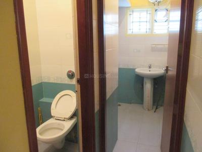 Bathroom Image of 700 Sq.ft 1 BHK Independent House for rent in Sanjaynagar Bengaluru for Rs. 23000