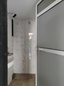 Common Bathroom Image of 650 Sq.ft 1 BHK Apartment / Flat for sale in Wonder Park, Vasai East Vasai for Rs. 4023000