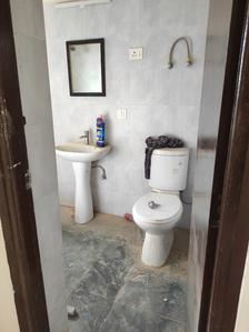 Bathroom Image of 1380 Sq.ft 3 BHK Apartment / Flat for rent in Paramount Emotions, Noida Extension Greater Noida for Rs. 23000