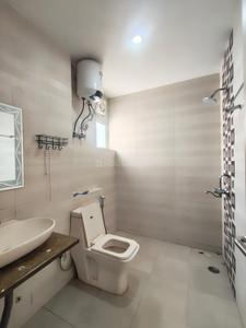 Bathroom Image of 2100 Sq.ft 3 BHK Apartment / Flat for rent in CGHS Hewo Apartment, Sector 31 Gurgaon for Rs. 55000