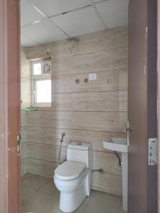 Common Bathroom Image of 1050 Sq.ft 2 BHK Apartment / Flat for rent in ACE Divino, Noida Extension Greater Noida for Rs. 25499