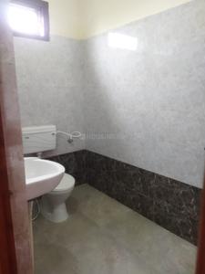 Bathroom Image of 900 Sq.ft 2 BHK Builder Floor for rent in Kunraghat Gorakhpur for Rs. 12000