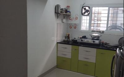 Kitchen Image of 900 Sq.ft 2 BHK Apartment / Flat for rent in Spine Road Pune for Rs. 18000