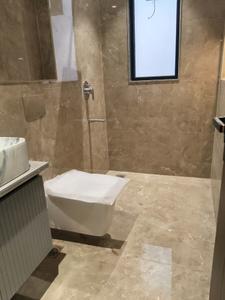Common Bathroom Image of 1544 Sq.ft 3 BHK Apartment / Flat for sale in DLF The Skycourt, Sector 86 Gurgaon for Rs. 24000000