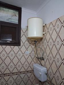 Bathroom Image of 1100 Sq.ft 3 BHK Independent House for rent in Govindpuri New Delhi for Rs. 20000