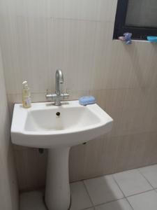 Bathroom Image of 650 Sq.ft 2 BHK Apartment / Flat for rent in Ansal Sushant City Meerut, Ansal's Sushant City Meerut for Rs. 5000
