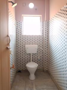 Common Bathroom Image of 700 Sq.ft 2 BHK Apartment / Flat for sale in Baghajatin Kolkata for Rs. 3300000