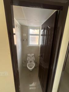 Bathroom Image of 640 Sq.ft 1 BHK Apartment / Flat for sale in Wave Dream Homes, Wave City Ghaziabad for Rs. 3700000