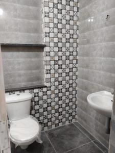 Bathroom Image of 950 Sq.ft 2 BHK Apartment / Flat for sale in Keelkattalai Chennai for Rs. 9075000