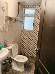 Bathroom Image of 950 Sq.ft 2 BHK Apartment / Flat for rent in Agarwal Associates City Apartment Phase 2 , Wave City Ghaziabad for Rs. 16000