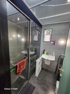 Bathroom Image of 1800 Sq.ft 4 BHK Independent House for rent in Koregaon Park Pune for Rs. 125000