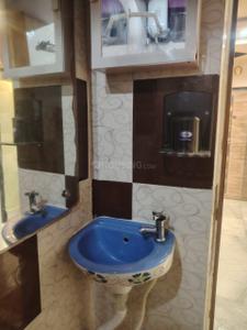 Bathroom Image of 654 Sq.ft 2 BHK Apartment / Flat for rent in Airport Gate no. 1 Kolkata for Rs. 20000