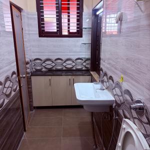 Bathroom Image of 1600 Sq.ft 3 BHK Independent House for rent in Kalyan Nagar Bengaluru for Rs. 52000