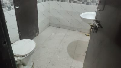 Bathroom Image of 3000 Sq.ft 4 BHK Independent House for rent in ATA Investor Home Pvt Ltd Parkend Apartment, Sector 72 Noida for Rs. 50000