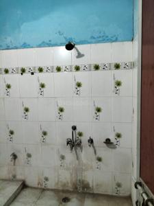 Bathroom Image of 800 Sq.ft 2 BHK Builder Floor for rent in Jankipuram Lucknow for Rs. 10000