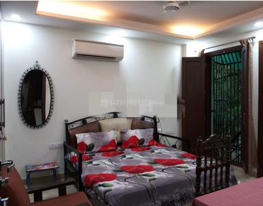 Bedroom Image of 1800 Sq.ft 2 BHK Independent House for rent in Safdarjung Development Area New Delhi for Rs. 95000