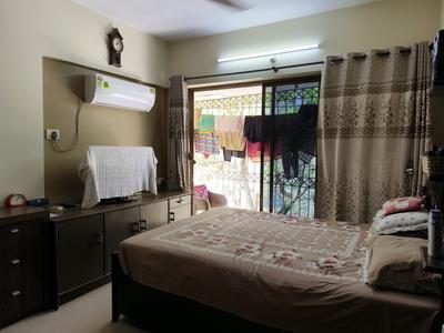 Bedroom Image of 900 Sq.ft 2 BHK Apartment / Flat for sale in Vile Parle West Mumbai for Rs. 40000000