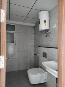 Common Bathroom Image of 653 Sq.ft 2 BHK Apartment / Flat for sale in Jaypee Greens Greater Noida for Rs. 11000000