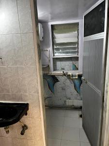 Bathroom Image of 550 Sq.ft 1 BHK Apartment / Flat for rent in Andheri West Mumbai for Rs. 47000