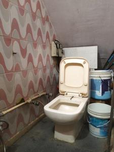 Common Bathroom Image of 450 Sq.ft 2 BHK Builder Floor for sale in Shastri Nagar New Delhi for Rs. 4200000