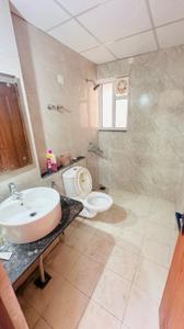 Bathroom Image of 1500 Sq.ft 3 BHK Apartment / Flat for rent in Sushma Chandigarh Grande, Gazipur Zirakpur for Rs. 30000