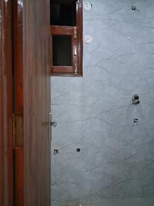 Common Bathroom Image of 1450 Sq.ft 4 BHK Apartment / Flat for sale in Sector 74 Noida for Rs. 7350000