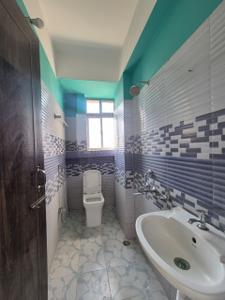 Bathroom Image of 900 Sq.ft 2 BHK Apartment / Flat for rent in Hengrabari Guwahati for Rs. 20000