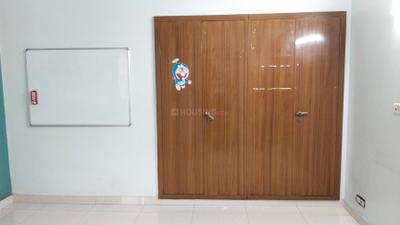 Bedroom Image of 1200 Sq.ft 2 BHK Apartment / Flat for rent in Batla Apartments, Patparganj New Delhi for Rs. 37000