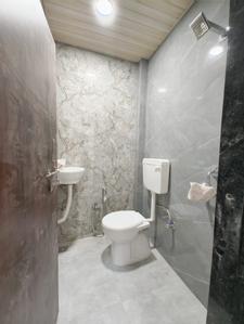 Bathroom Image of 1000 Sq.ft 3 BHK Independent House for sale in Scheme No 140 Indore for Rs. 7000000