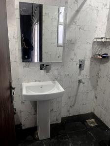 Bathroom Image of 900 Sq.ft 1 BHK Independent House for rent in Sector 51 Gurgaon for Rs. 28000