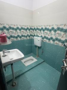 Bathroom Image of 1250 Sq.ft 2 BHK Builder Floor for rent in Indira Nagar Lucknow for Rs. 16000