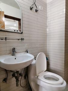 Bathroom Image of 1000 Sq.ft 2 BHK Builder Floor for rent in Ansal Florence Super, Sector 57 Gurgaon for Rs. 30000