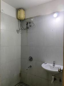 Common Bathroom Image of 909 Sq.ft 2 BHK Apartment / Flat for rent in Lodha Casa Rio, Palava Phase 1 Thane for Rs. 17000