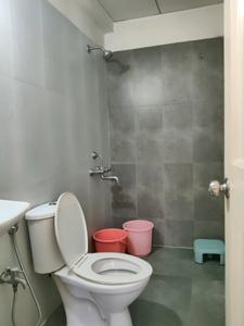 Common Bathroom Image of 585 Sq.ft 1 BHK Apartment / Flat for sale in Kasarvadavali Thane for Rs. 6500000