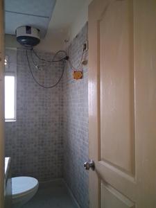 Common Bathroom Image of 825 Sq.ft 2 BHK Apartment / Flat for sale in Paras Tierea, Sector 137 Noida for Rs. 7200000