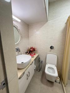 Image of 710 Sq.ft 2 BHK Apartment / Flat for sale in Khar West, Mumbai for Rs. 40000000