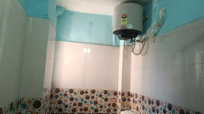 Bathroom Image of 750 Sq.ft 1 RK Independent House for rent in Ashopur Patna for Rs. 5500